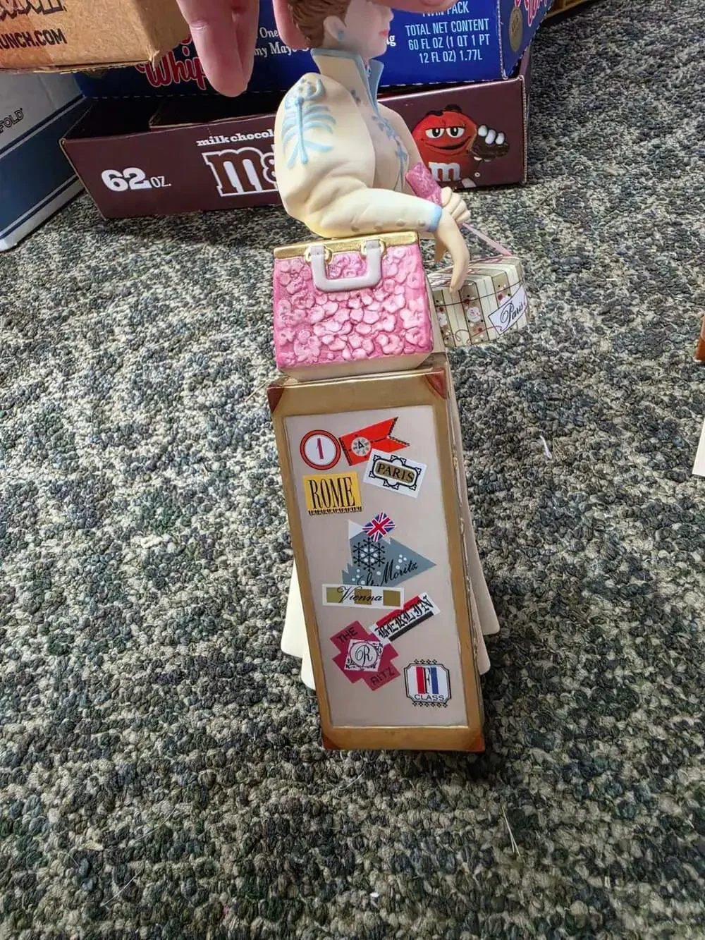 Avon 2002 Mrs. Albee Award President's Figurine